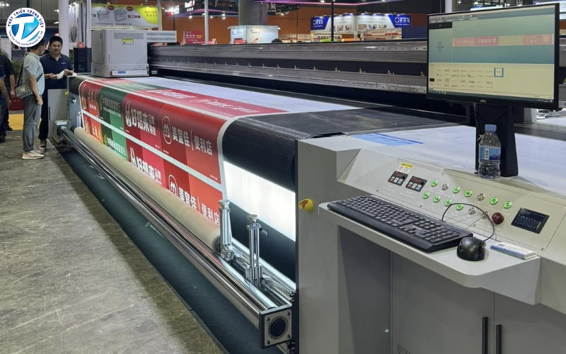 Máy in UV cuộn sử dụng mặt bàn băng tải của Dlican
